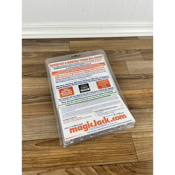 Magic Jack PLUS Free Local Long Distance Calling Telephone Sealed Brand New 2014 - Picture 2 of 3